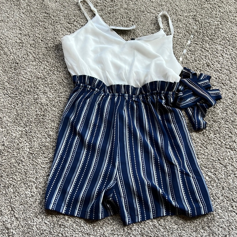 NWT romper Size M